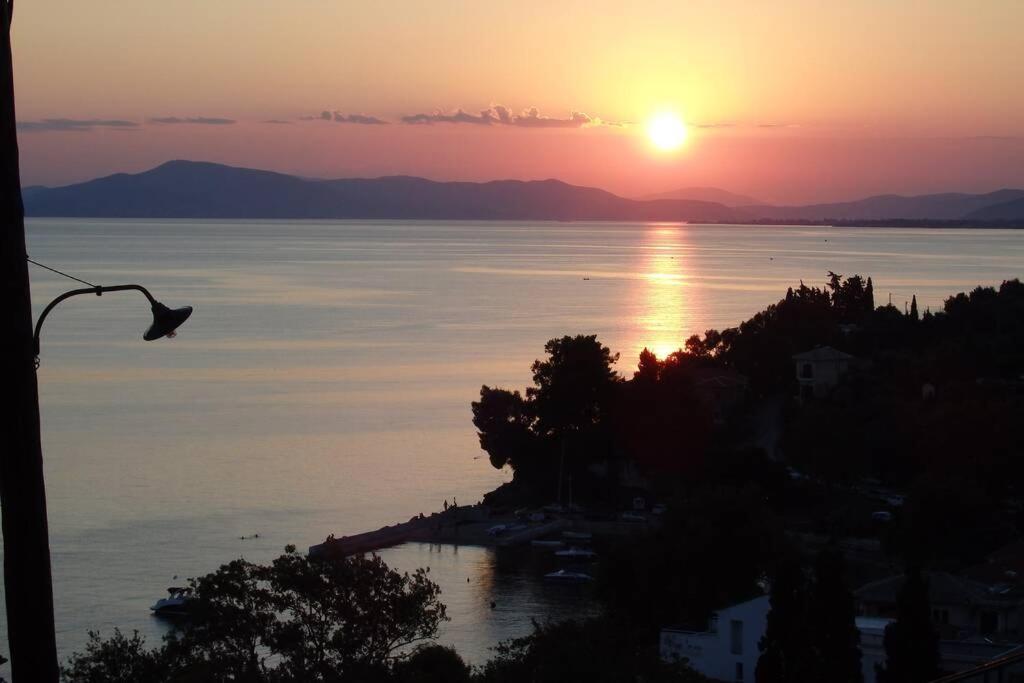 Villa ¨Με Θέα Το Ηλιοβασίλεμα¨ Áfissos Exterior foto