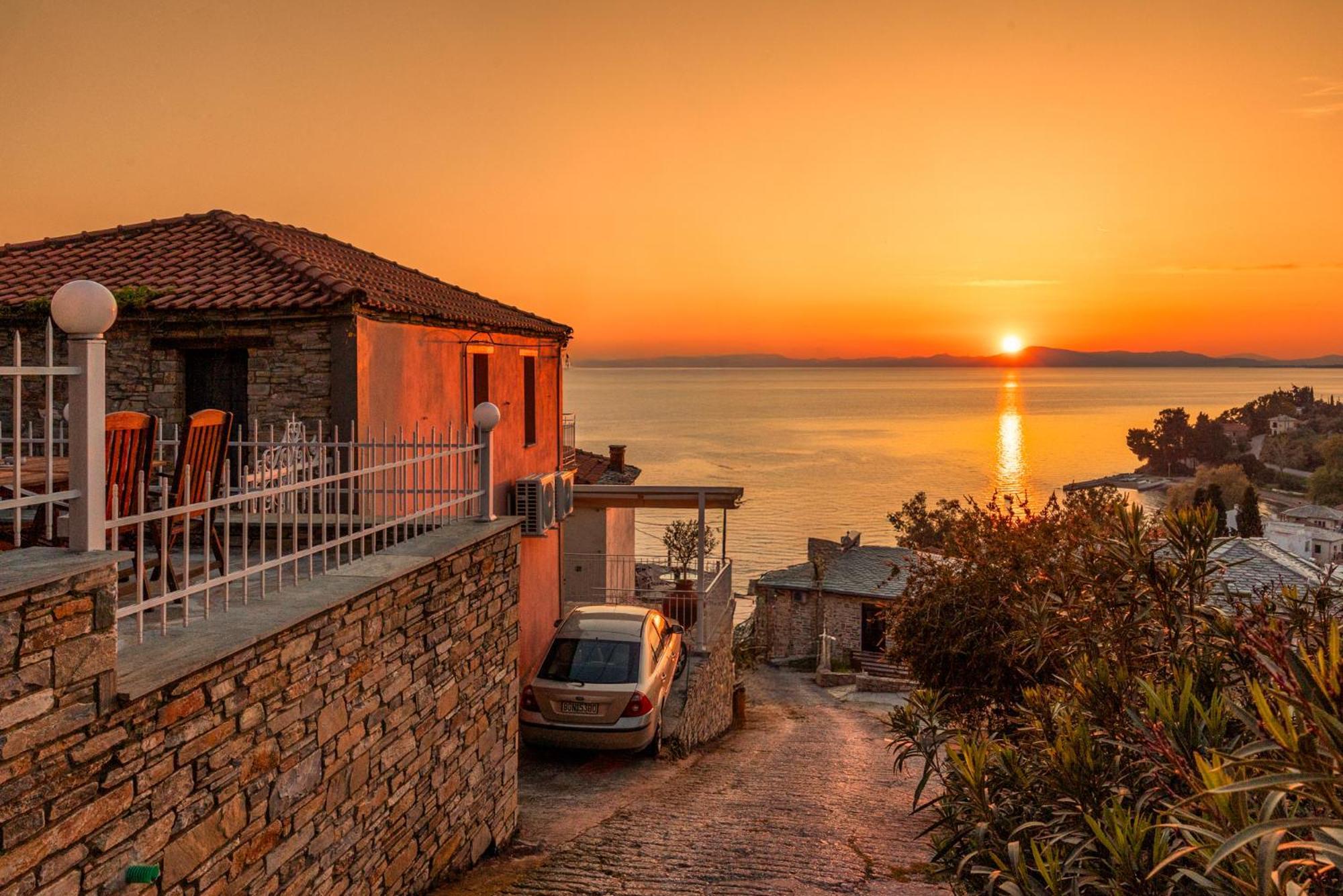 Villa ¨Με Θέα Το Ηλιοβασίλεμα¨ Áfissos Exterior foto